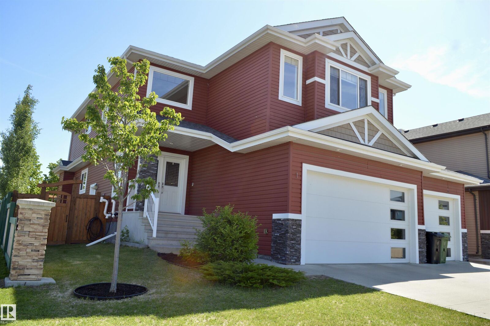 Property Photo: 1 Hemlock Close AB T8L 0V9