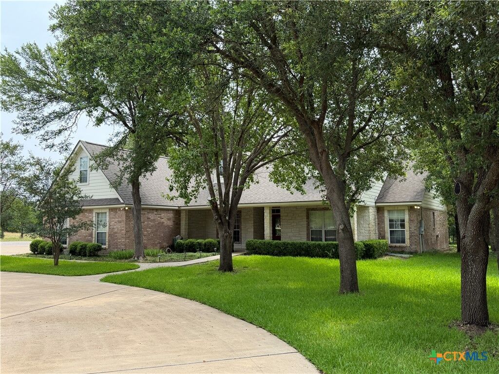 Property Photo:  901 Salado Oaks Drive  TX 76571 