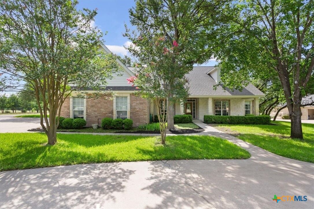 Property Photo: 901 Salado Oaks Drive TX 76571
