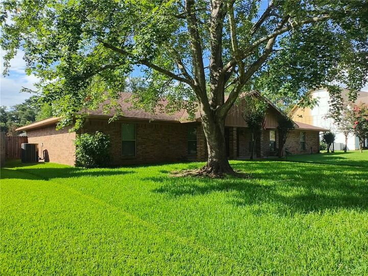 Property Photo:  4004 Huntwick Boulevard  LA 71303 