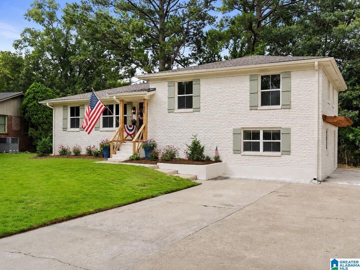 Property Photo: 101 Ridgemoor Drive AL 35209