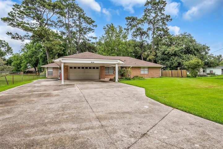 Property Photo:  205 N 8th Street  TX 77562 