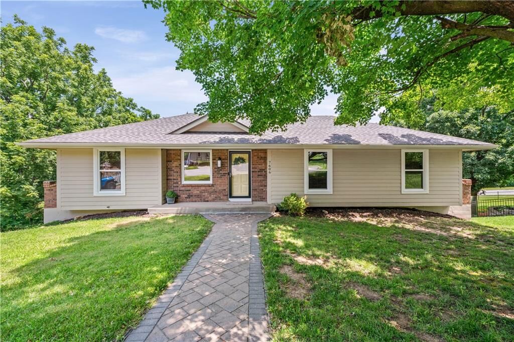 Property Photo: 7606 NW 69th Terrace MO 64152