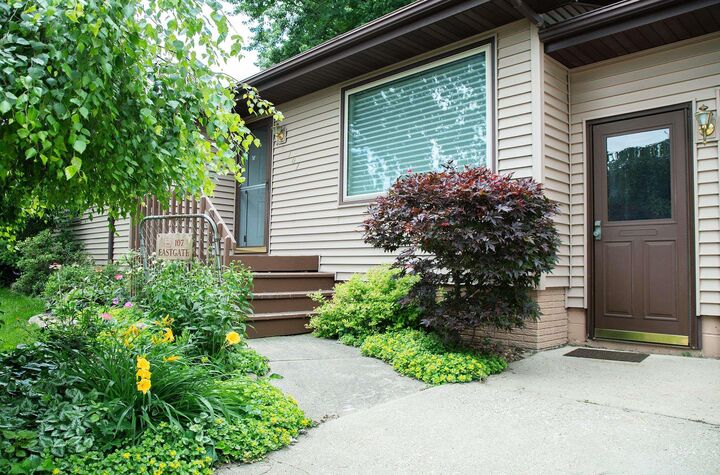 Property Photo:  107 Eastgate Dr  IA 50669 