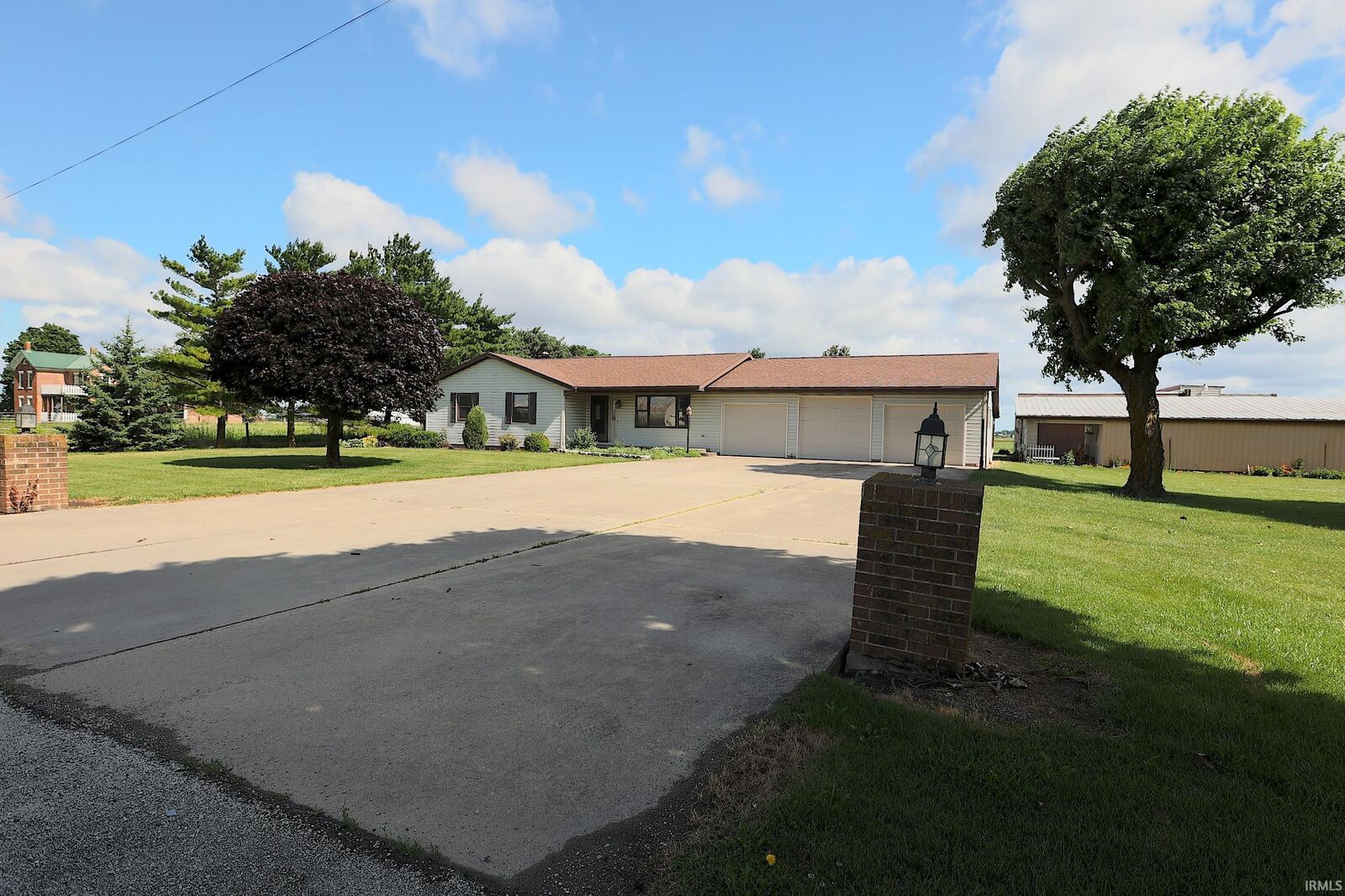 Property Photo: 2960 E 600 S IN 46792