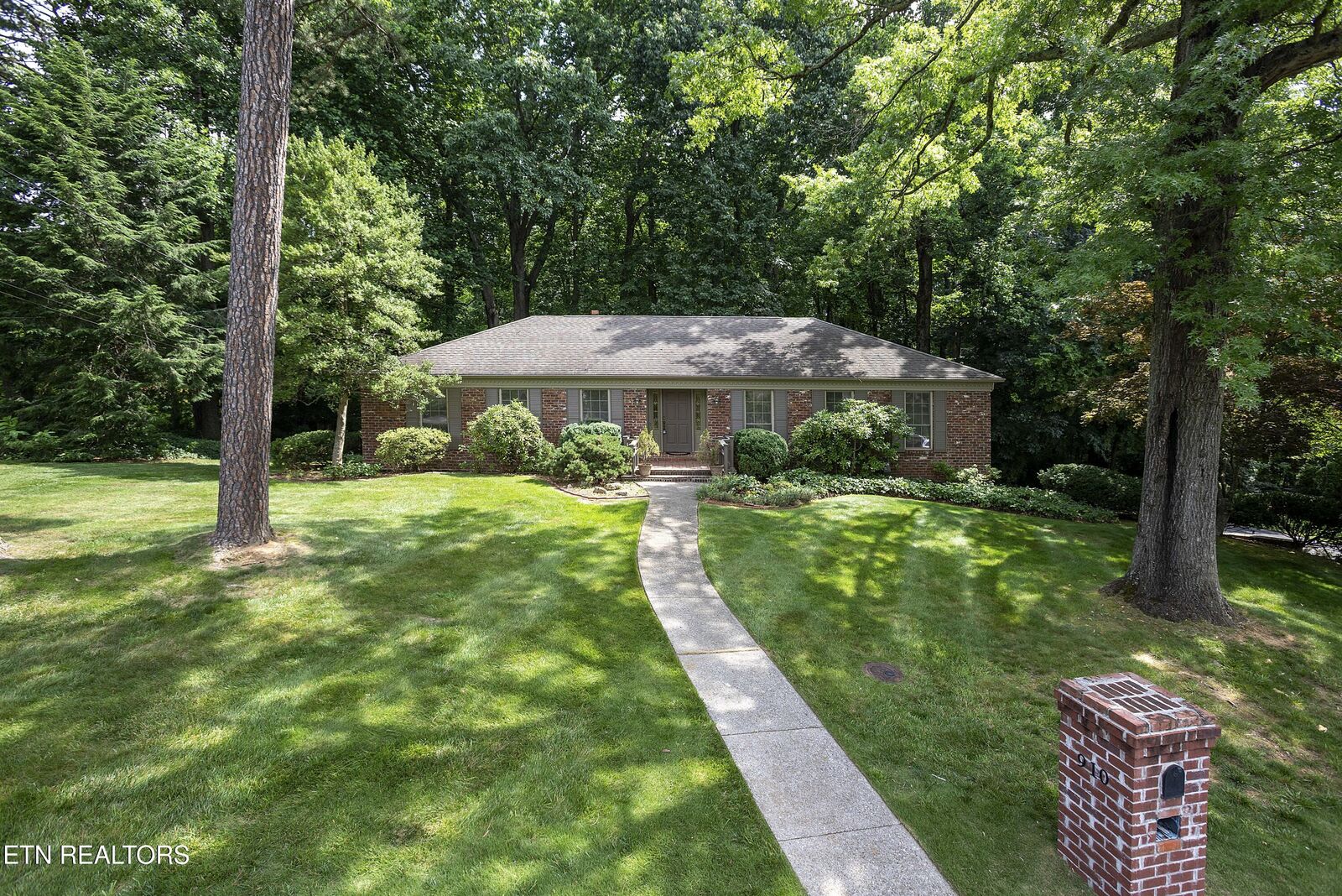 Property Photo:  910 Bathurst Rd  TN 37909 