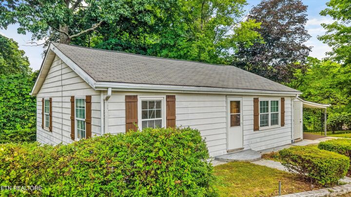 Property Photo: 108 Ridgewood Rd TN 37748