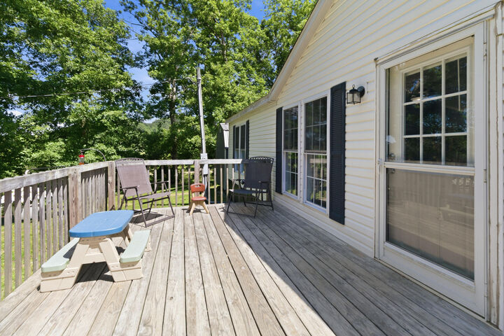Property Photo:  190 Geneva-McKinney Road  KY 40484 
