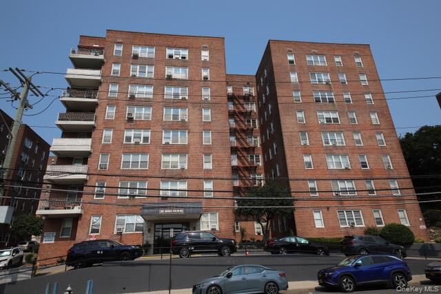Property Photo:  365 Bronx River Road 3J  NY 10704 