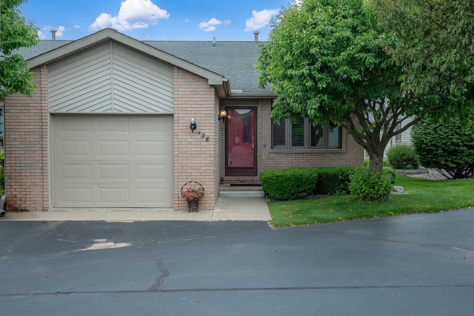Property Photo:  428 Morningside  MI 48640 