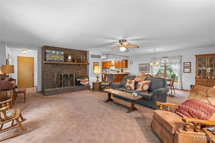 Property Photo: 17719 Walnut Crest MO 63357
