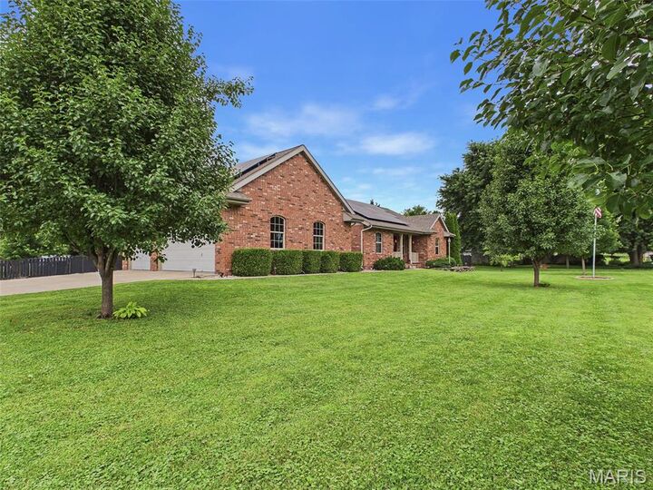 Property Photo: 1168 N 6th Street IL 62095