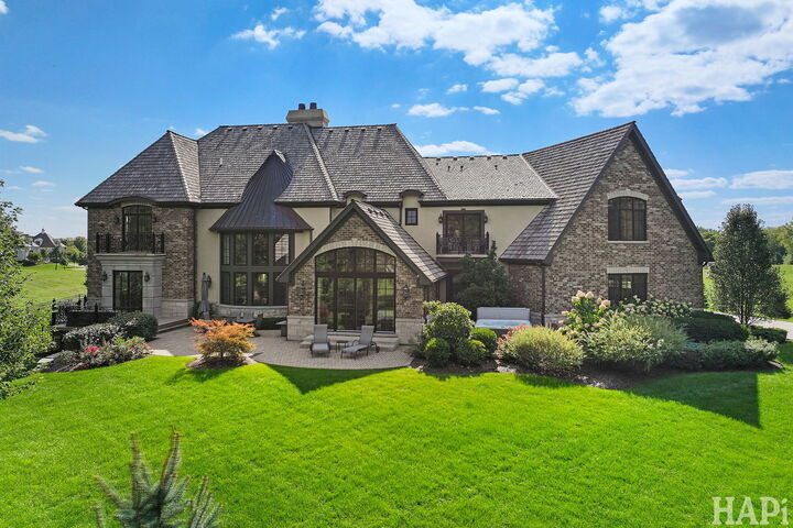 Property Photo: 18 Enclave Court IL 60010