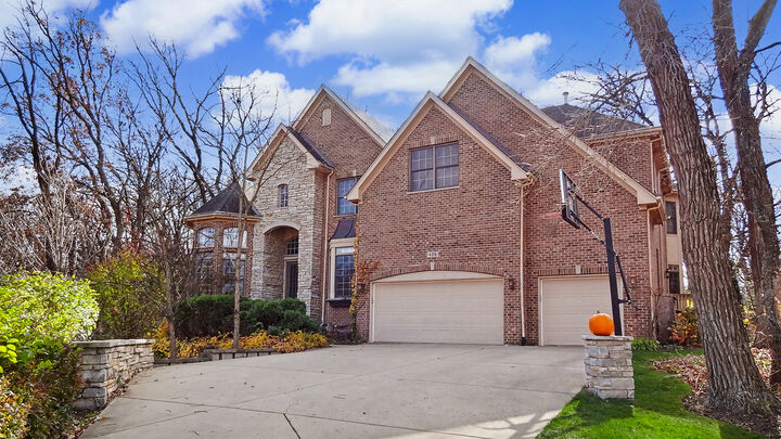 Property Photo: 426 W Haley's Hill Court IL 60067