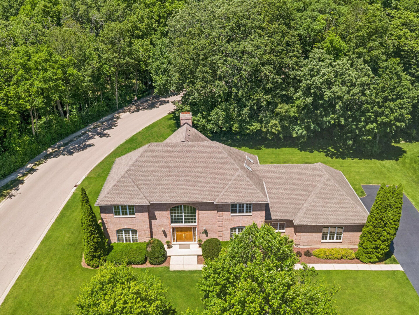 Property Photo:  130 N Buckingham Drive  IL 60554 