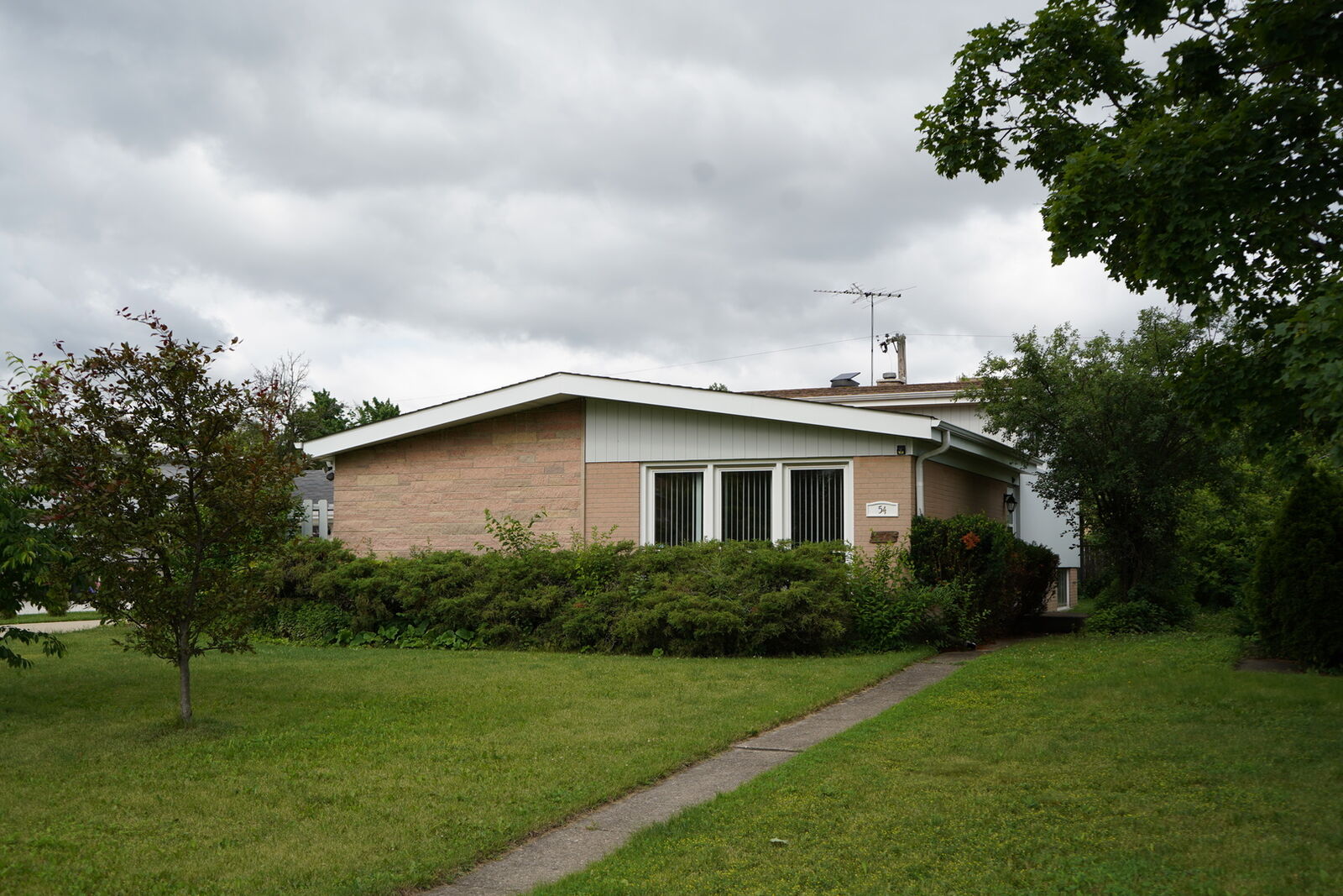 Property Photo:  54 Fernwood Drive  IL 60025 