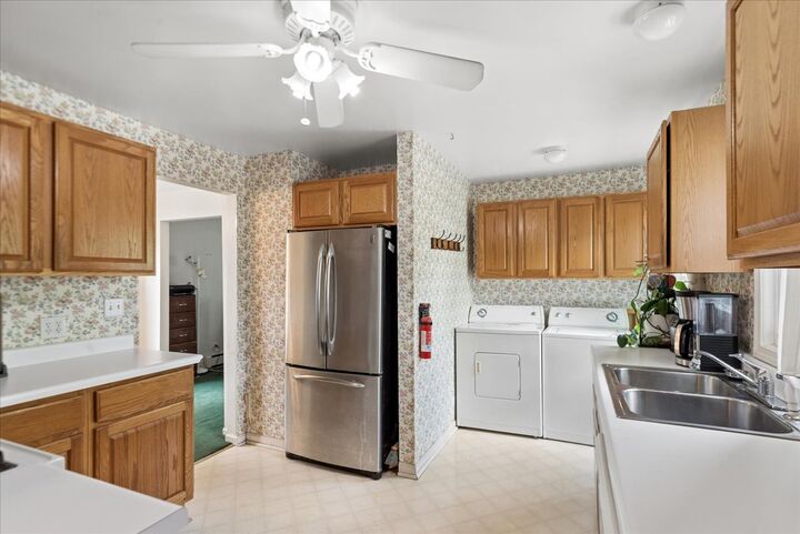 Property Photo: 427 S Elmwood Avenue IL 60085