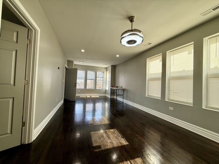 Property Photo: 2118 S 59th Avenue 2 IL 60804