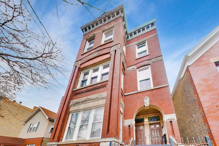 Property Photo: 1639 N Claremont Avenue IL 60647