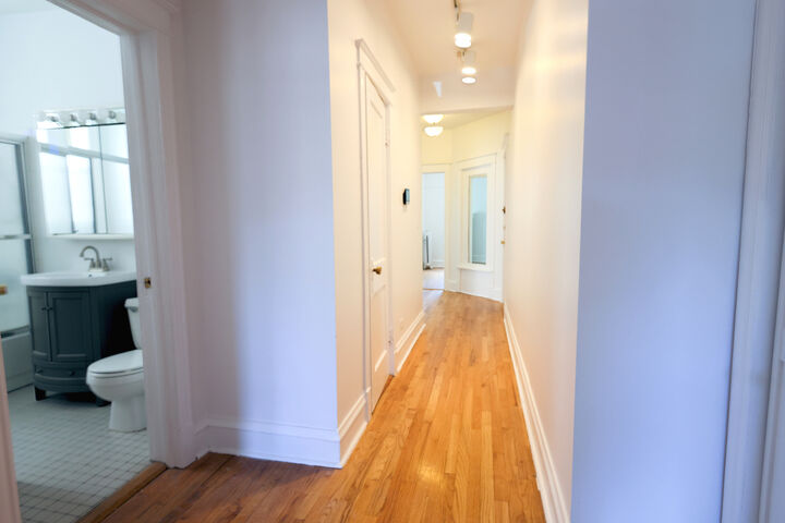 Property Photo: 1057 W Berwyn Avenue 1 IL 60640
