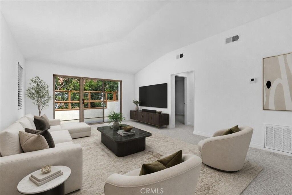 Property Photo:  372 Villa Point Drive  CA 92660 