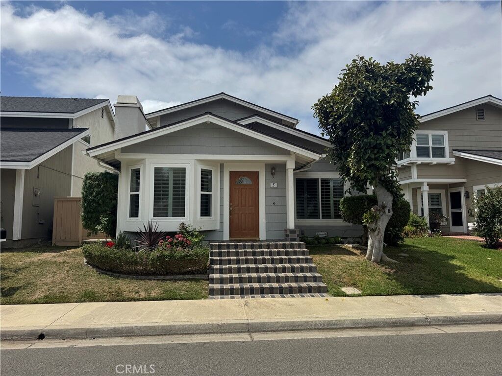 Property Photo:  5 Melodylane  CA 92614 