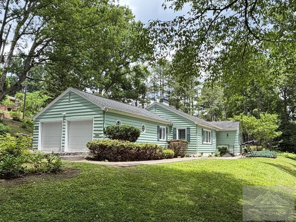 Property Photo: 408 Monterey Hill WV 24701