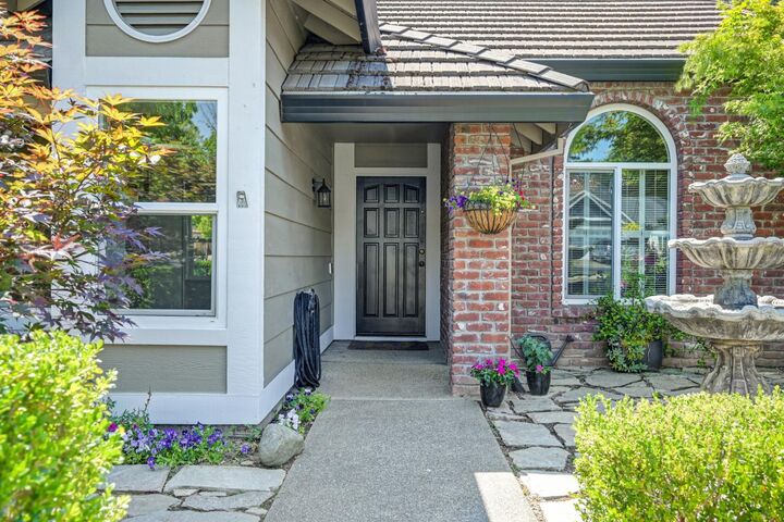 Property Photo: 1338 Ridgedale Court CA 95661