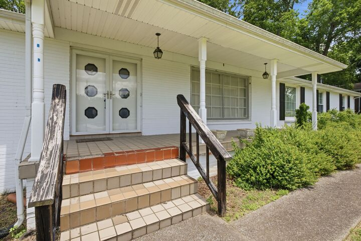 Property Photo:  208 Lake Terrace Dr  TN 37075 