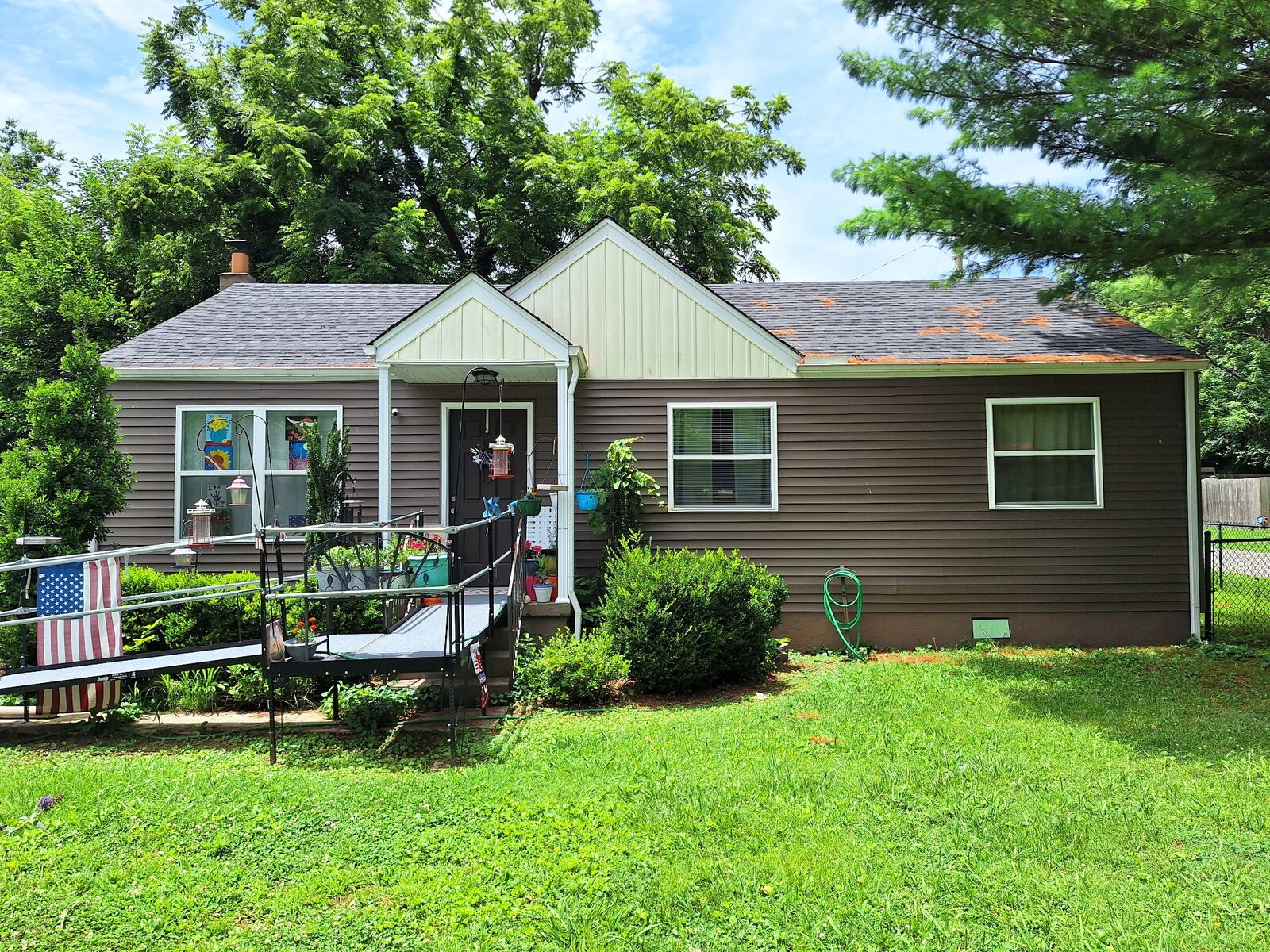 Property Photo:  710 S High St  TN 37398 