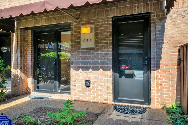 Property Photo: 694 Timber Ln TN 37215