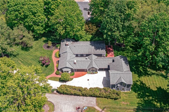 Property Photo:  1 Deerfield Drive  OH 44022 