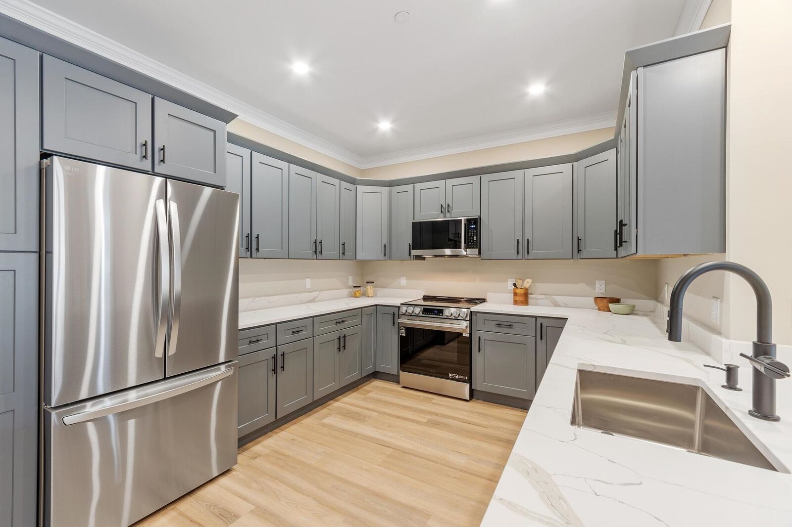 Property Photo:  10100 S Willow Street  NH 03103 