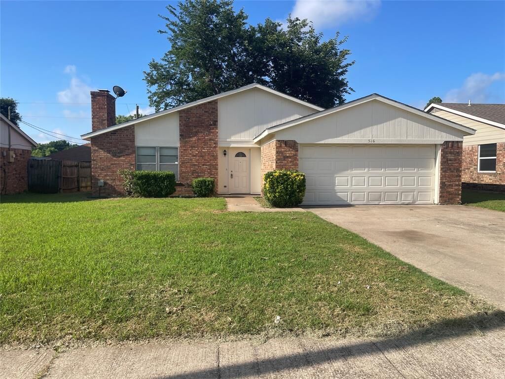 Property Photo: 516 Erikson Trail TX 75060