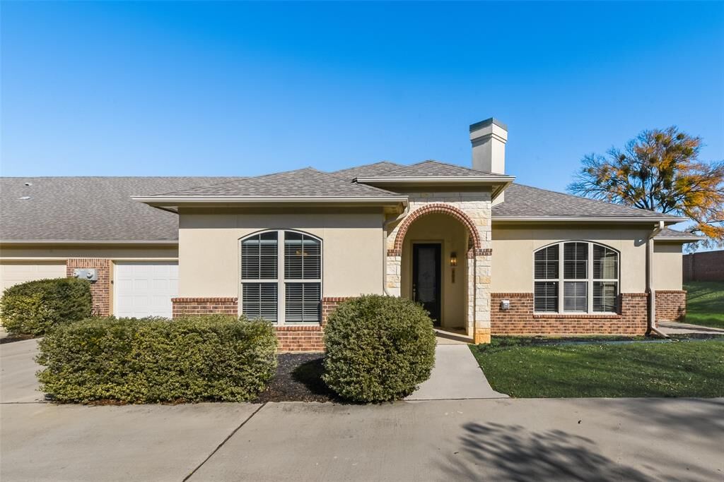 Property Photo: 8841 Creek Run Road 403 TX 76120