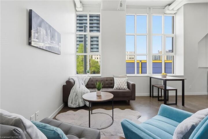 404 King Street W 212 — photo 1