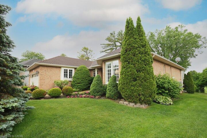 Property Photo: 137 Foxboro Drive ON N3A 3N2