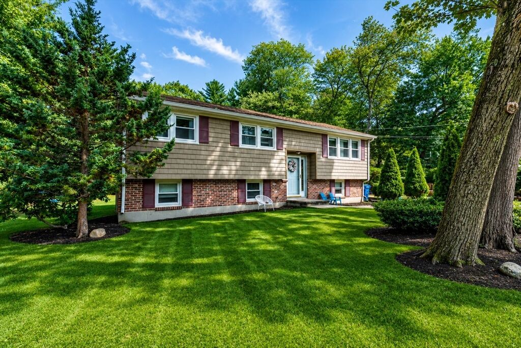 Property Photo:  8 Governor Fuller Rd  MA 01821 
