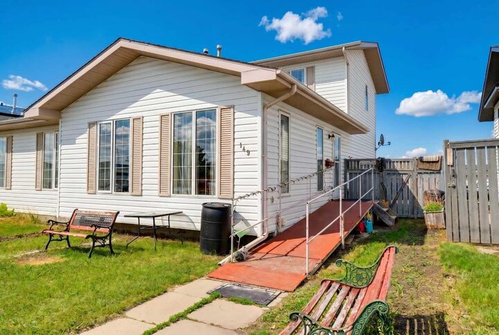 Property Photo:  149 Silver Drive  AB T0M 0J0 
