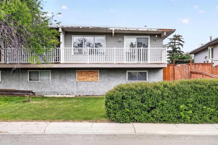 Property Photo: 42 Huntford Close NE AB T2K 3Y6