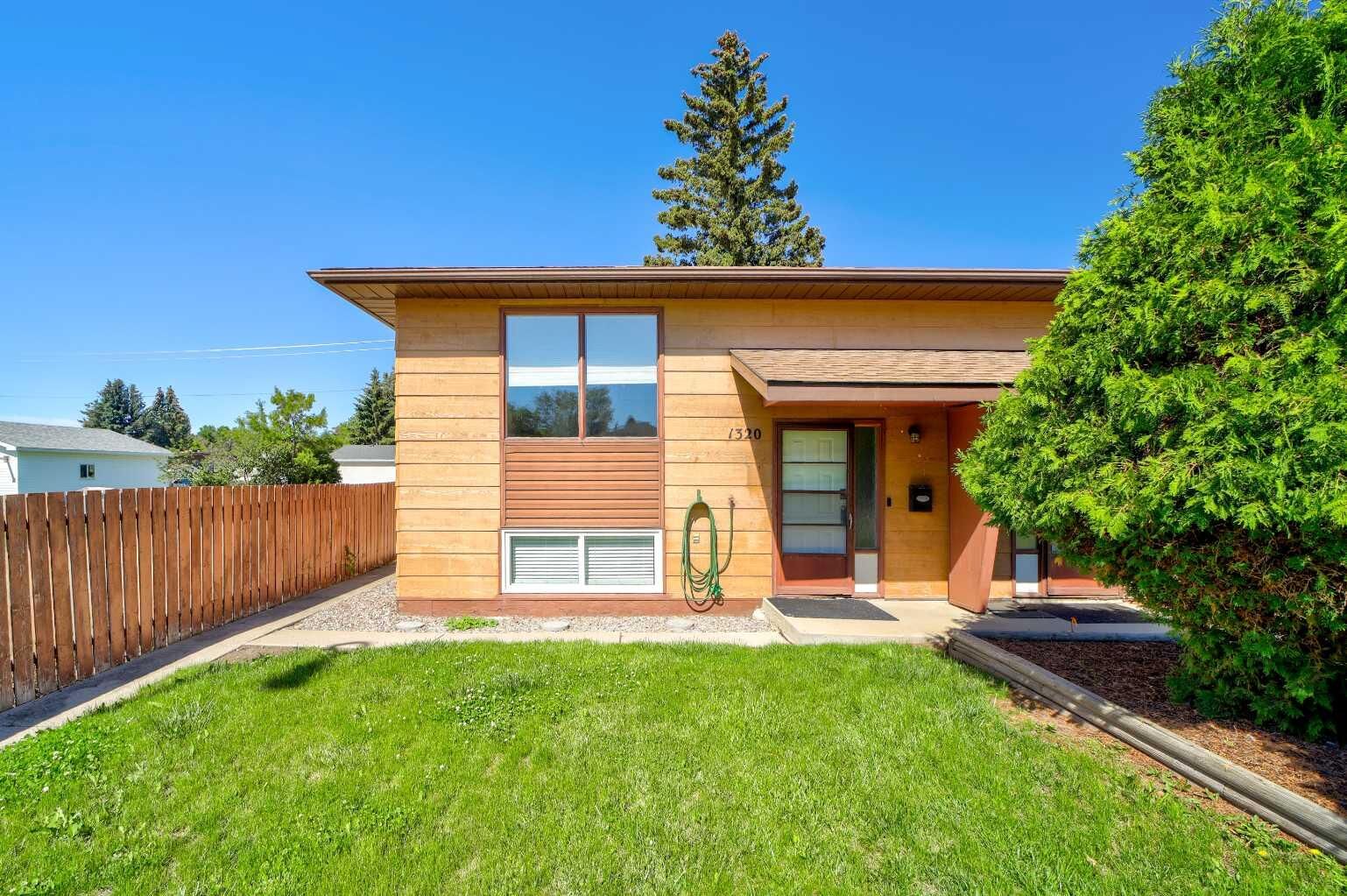 Property Photo: 1320 13 Street N AB T1H 2T9