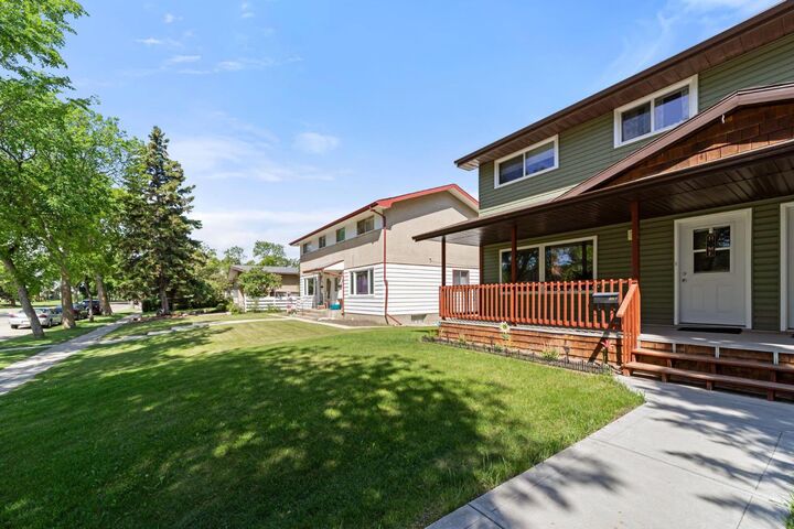 Property Photo:  6404B 45 Avenue  AB T4V 0C2 