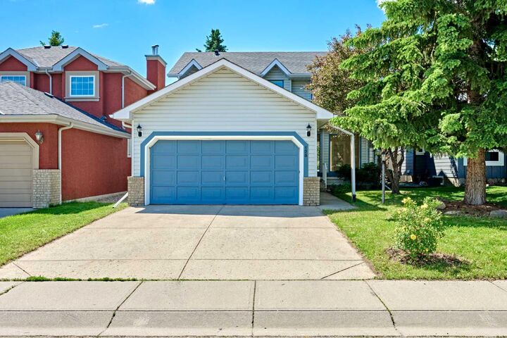 128 Shawbrooke Close SW — photo 1