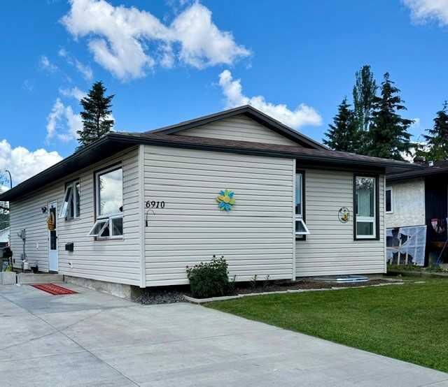 Property Photo: 6910 99A Street AB T8V 5G4