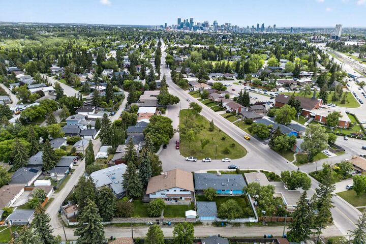 Property Photo: 3340 Morley Crescent NW AB T2M 4K9