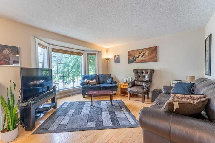 Property Photo: 250 Mt Lorette Close SE AB T2Z 2L9