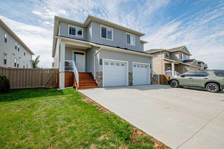 10227A 149 Avenue — photo 1