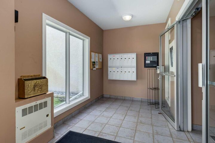 Property Photo:  7 Lineham Avenue 202  AB T1S 1Z2 