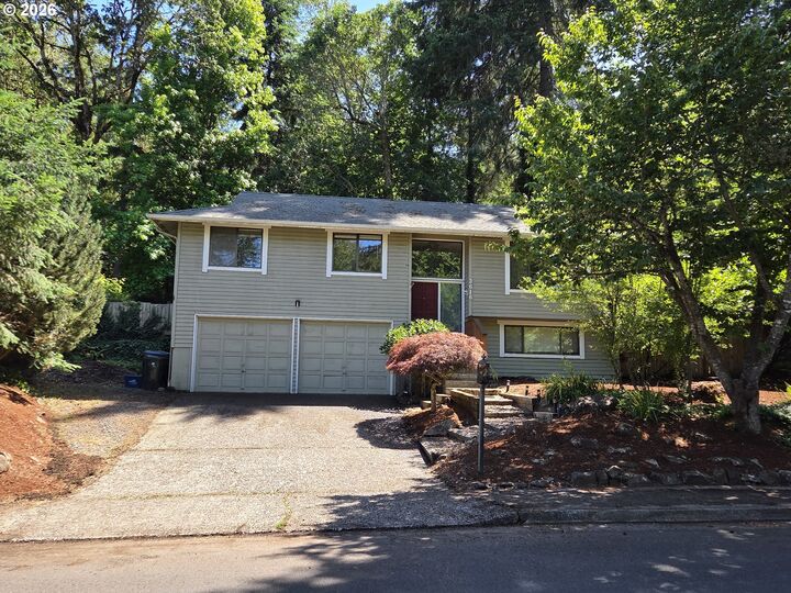 Property Photo: 3616 Wilshire Ln OR 97405
