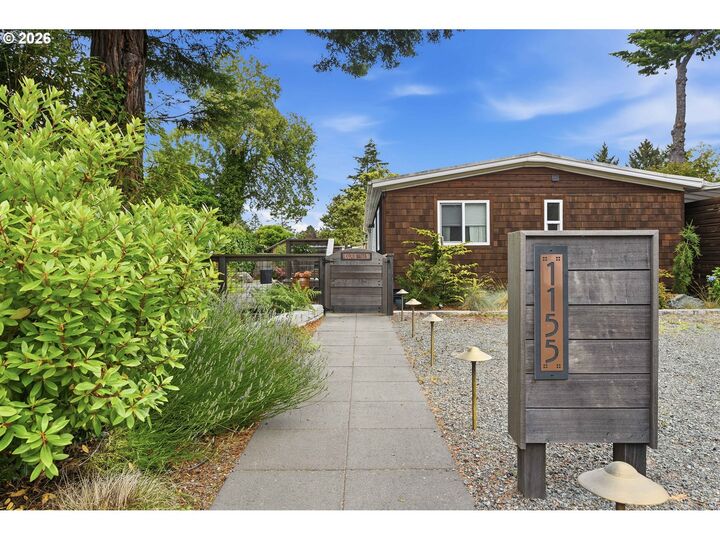 Property Photo:  1155 2nd St NE  OR 97411 